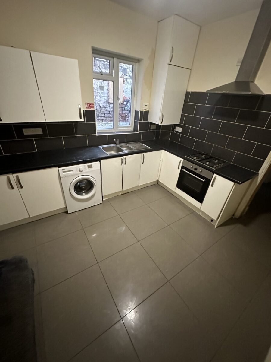 5 Bedroom maisonette Flat - Commercial Road Newport