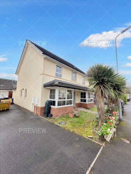 De Haia Road, Rogerstone NP10