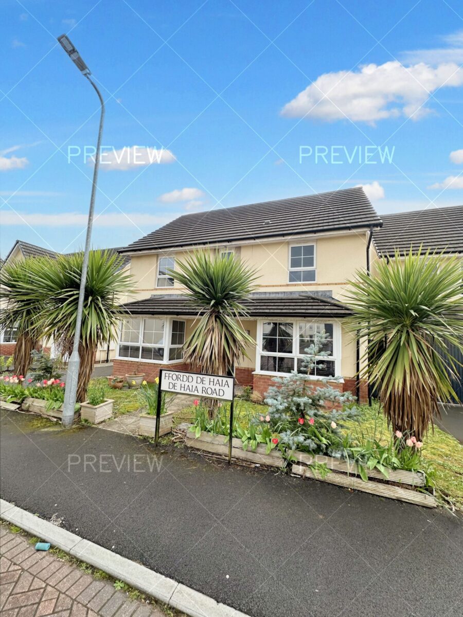 De Haia Road, Rogerstone NP10