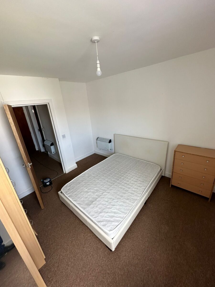 Flat 2, 40 Commercail Road