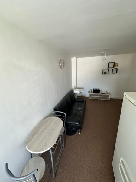 Flat 2, 40 Commercail Road